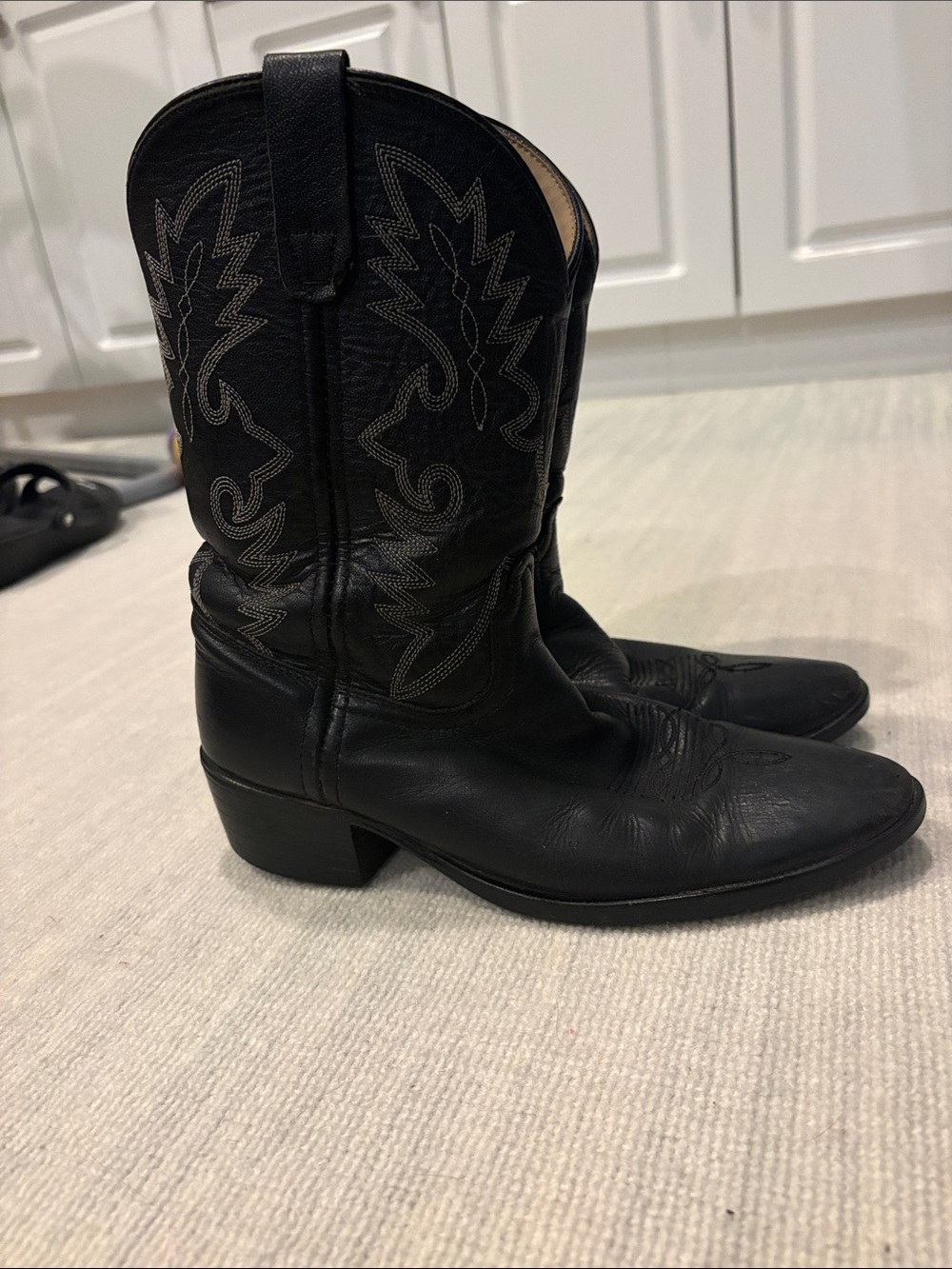 Classic Black Leather Cowboy Boots with Contrast Stitching. Youth size 5 1/2.